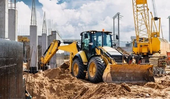 Construction equipment in action at a Seattle job site, showcasing heavy machinery rented from Williams Diesel LLC—trusted for local equipment rentals in Seattle and surrounding Washington areas.